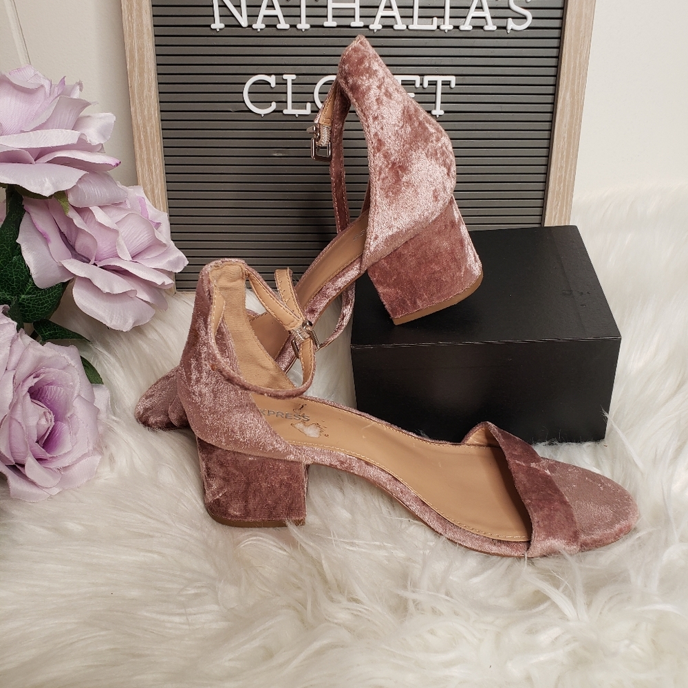 Heels - Picture 3 of 5